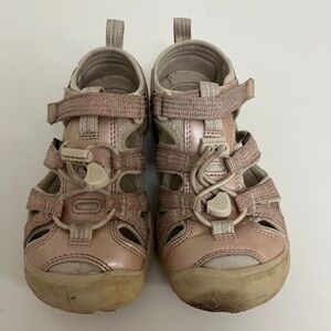 Keen Seacamp CNX II Closed-Toe Sandals in Light Pink